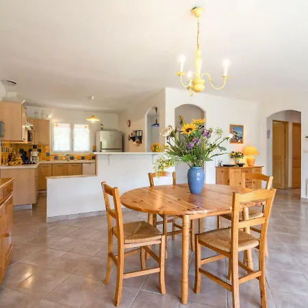 Spacious In With Swimming Pool *