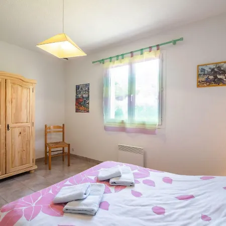 Villa Spacious In With Swimming Pool *