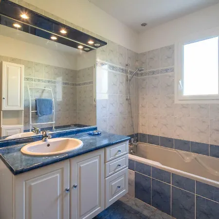 Spacious In With Swimming Pool