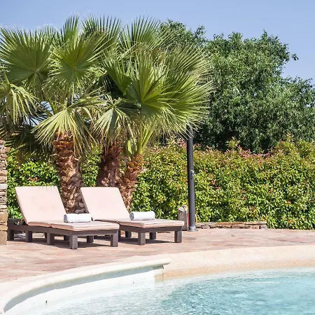 Villa Spacious In With Swimming Pool *